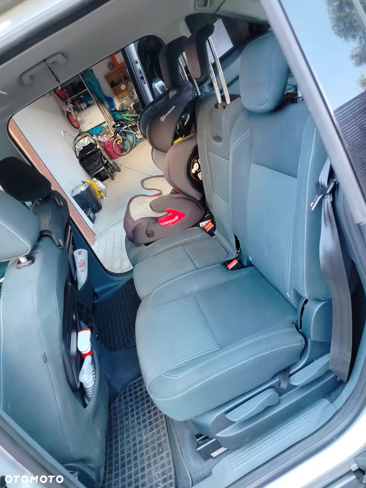 Ford Grand C-MAX - 13