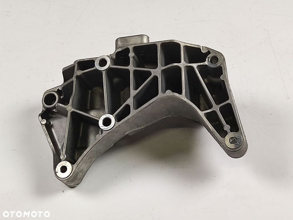 VOLVO XC40 2.0T T4 17-21r Łapa Mocowanie Alternatora - 9