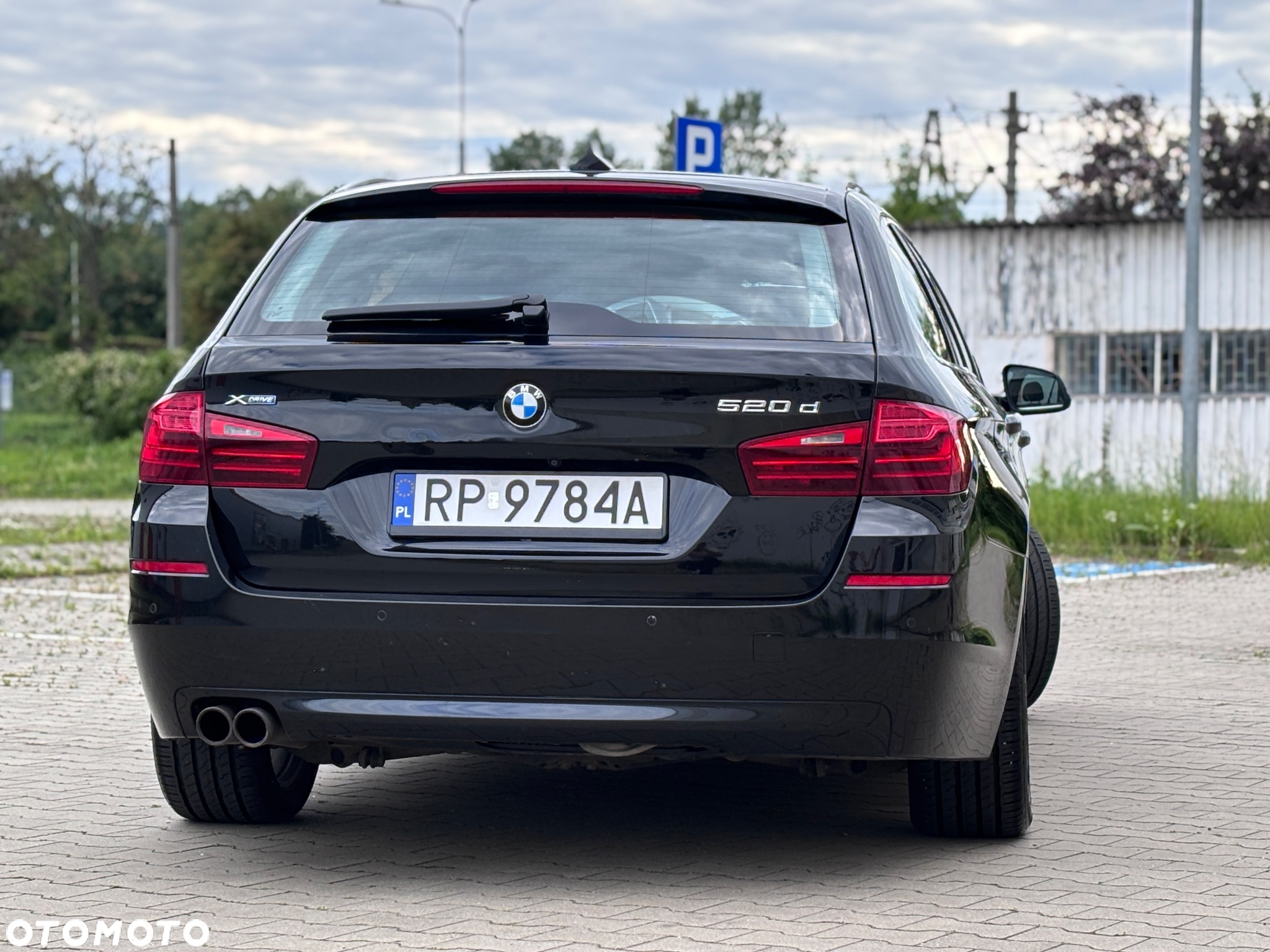 BMW Seria 5 520d xDrive - 14