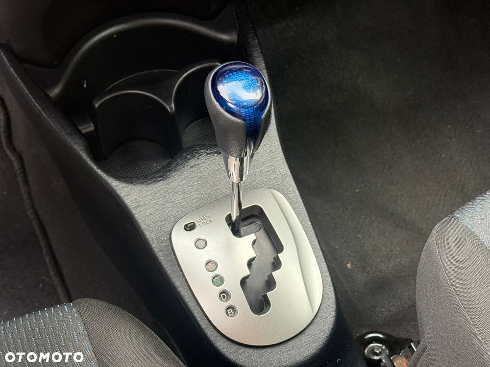 Toyota Yaris Hybrid 100 Premium - 18