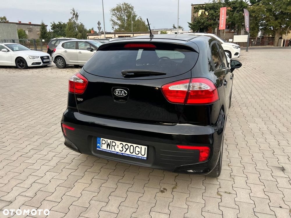 Kia Rio 1.2 L - 6