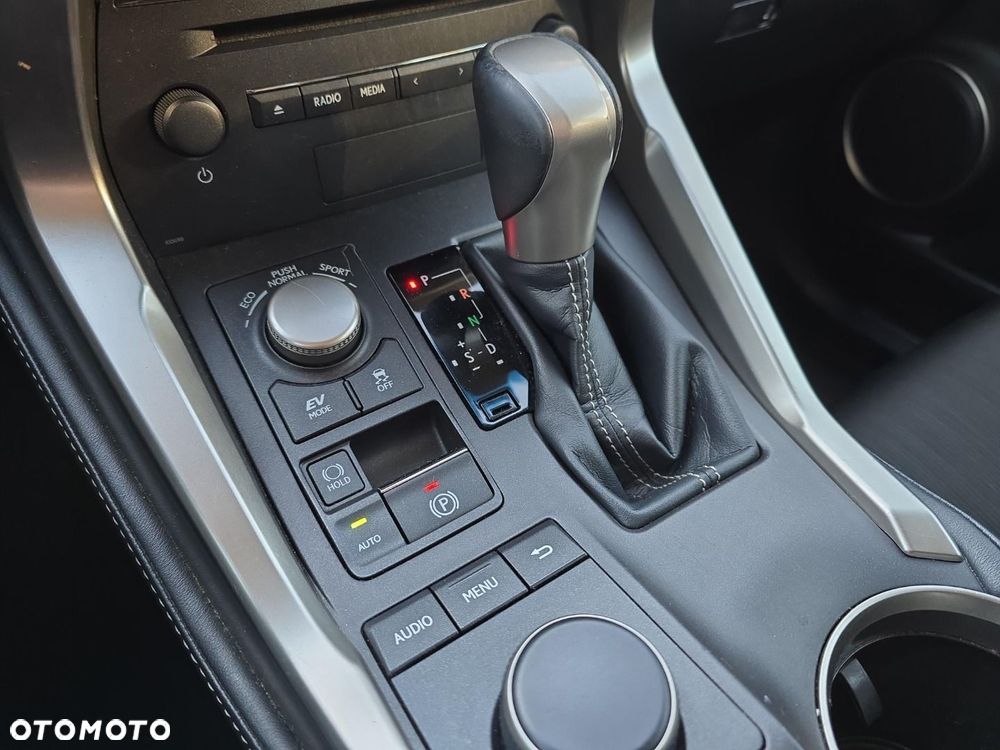 Lexus NX 300h Elite AWD - 18