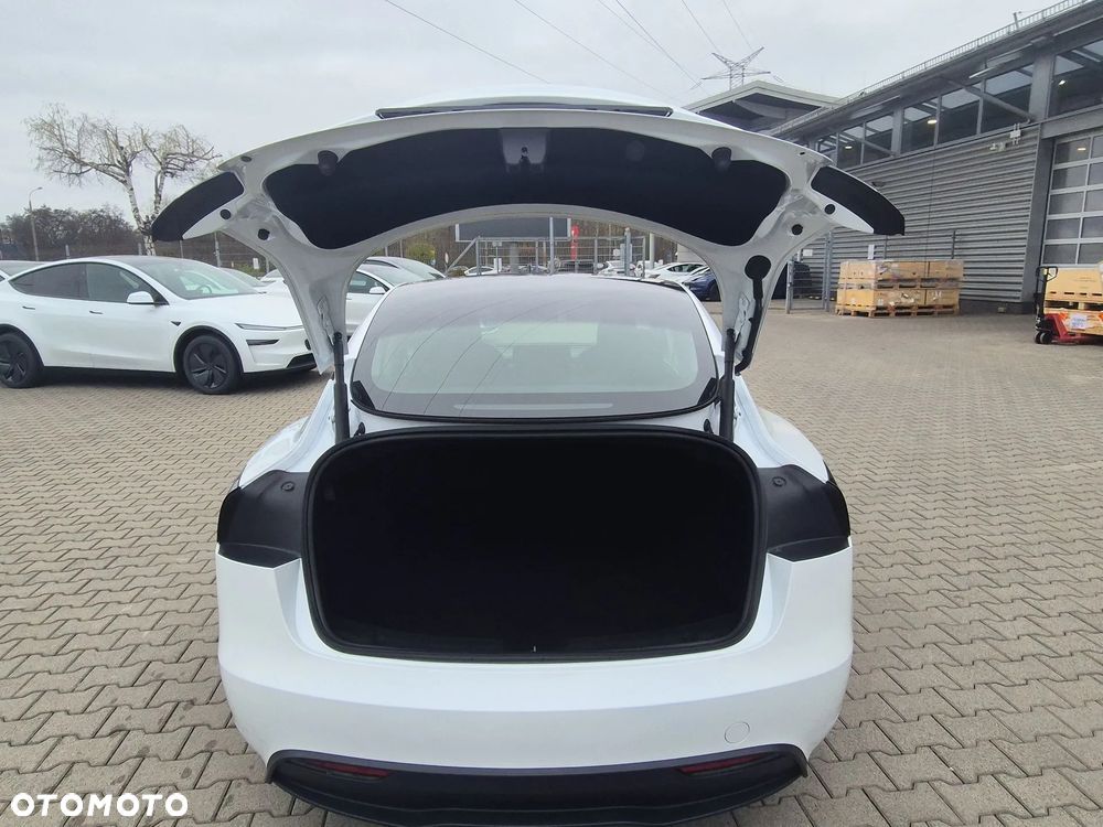 Tesla Model 3 - 18