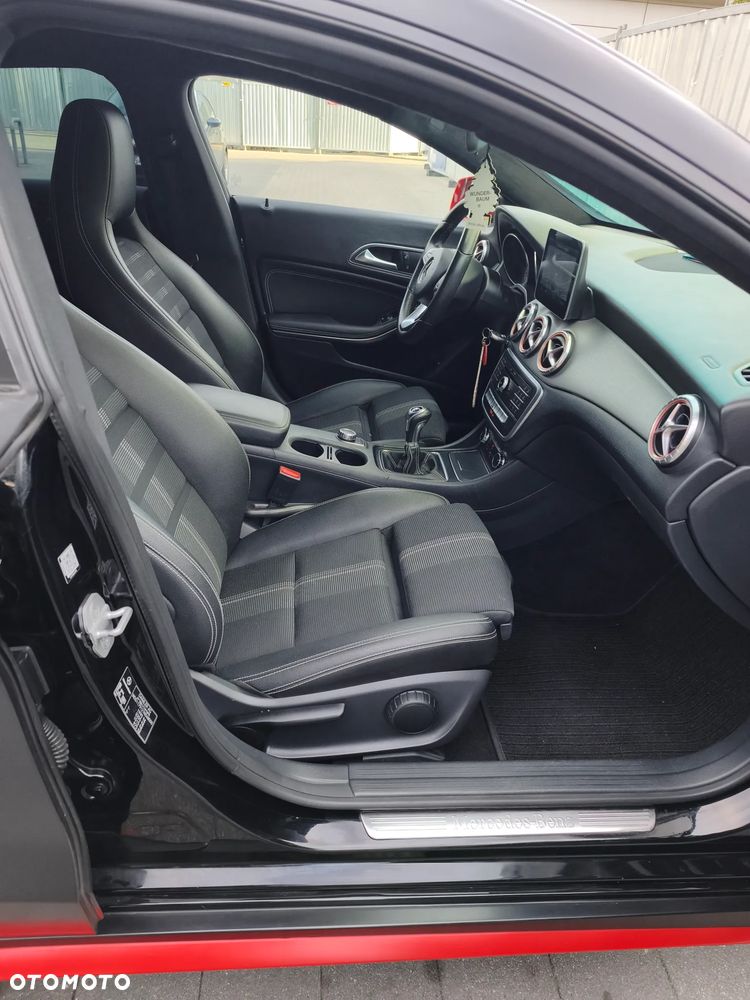 Mercedes-Benz CLA 180 d AMG Line - 11
