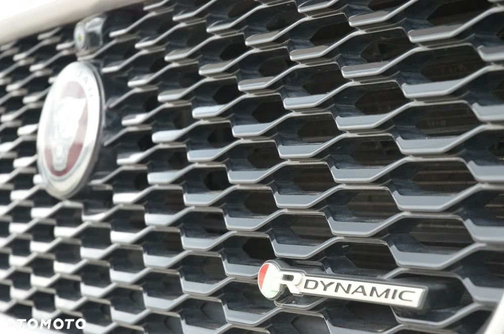 Jaguar E-Pace 2.0 i4P AWD R-Dynamic SE - 26