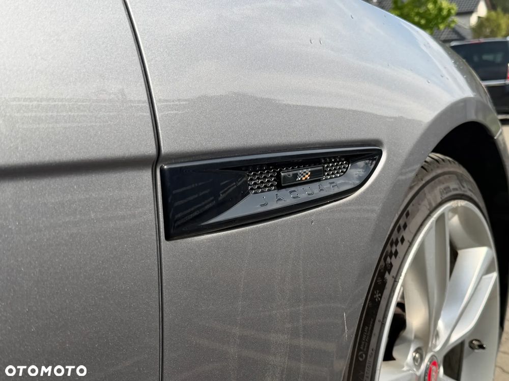 Jaguar XF 30t AWD Chequered Flag - 4