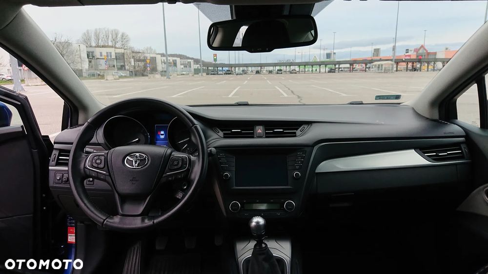 Toyota Avensis 1.8 Premium - 15