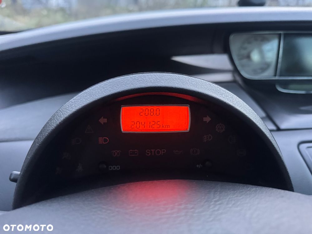 Citroën C8 2.0 16V Confort - 18