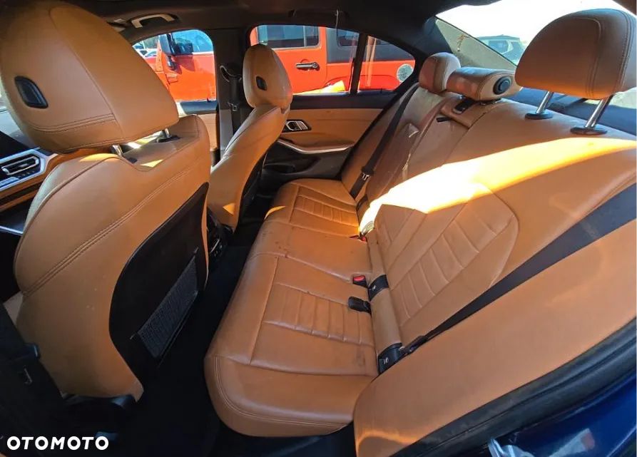 BMW Seria 3 330i xDrive M Sport - 10