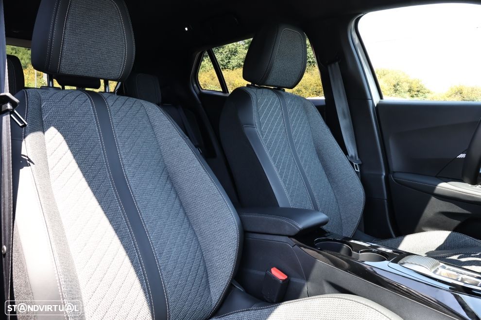 Peugeot 2008 1.2 Hybrid Allure e-DCS6 - 12