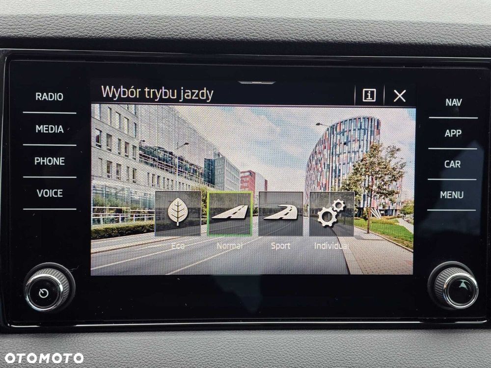Skoda Karoq 1.5 TSI ACT Style DSG - 24