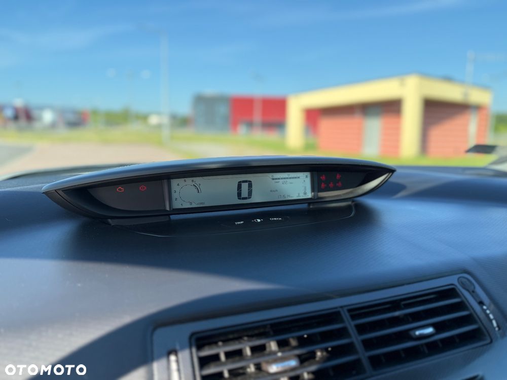 Citroën C4 1.4 16V Equilibre - 12