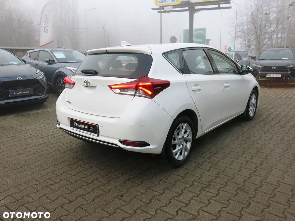 Toyota Auris - 18