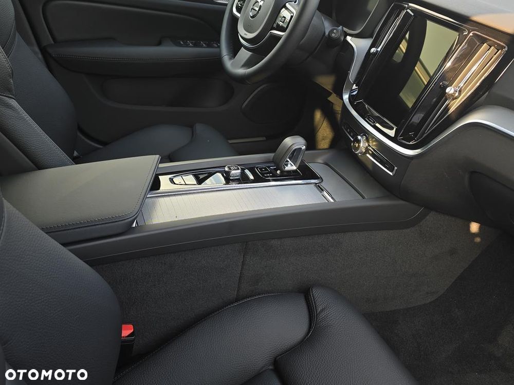 Volvo V60 B4 B Plus Dark - 14