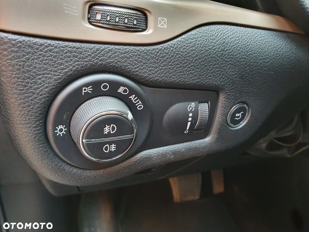 Jeep Cherokee 2.2 MJD Active Drive II Limited - 24