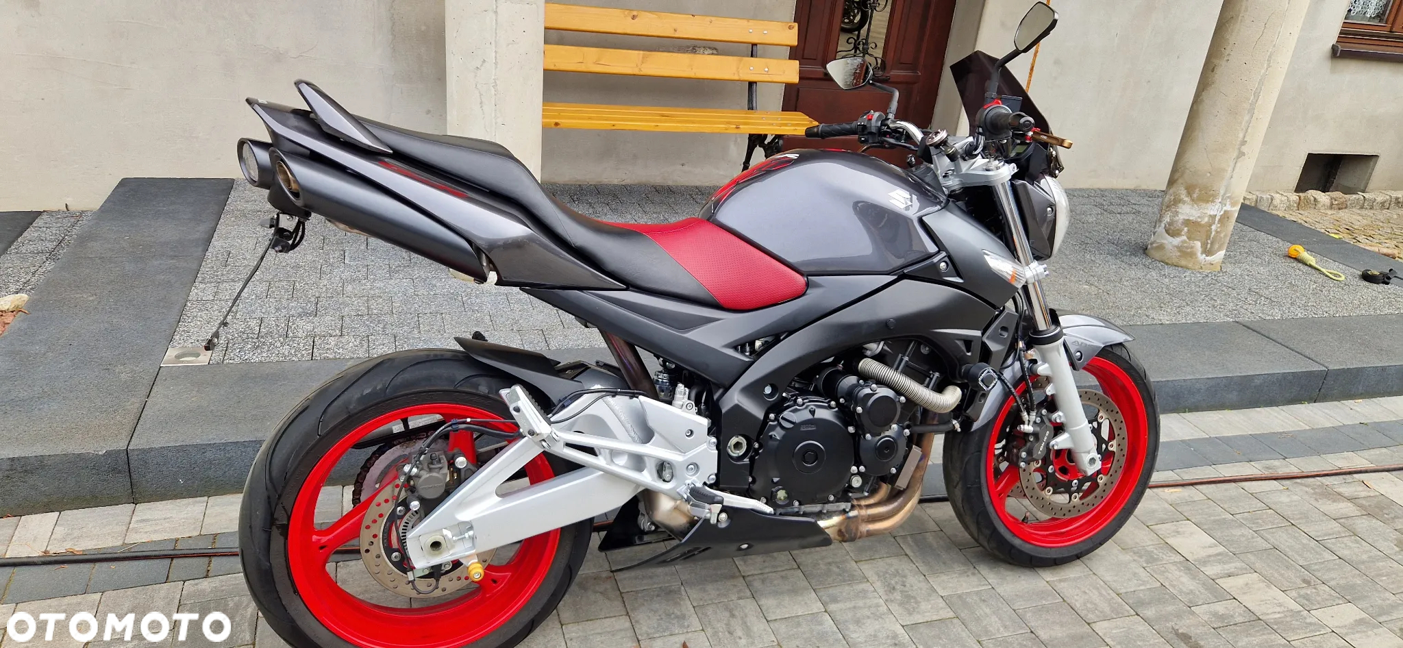Suzuki GSR - 25