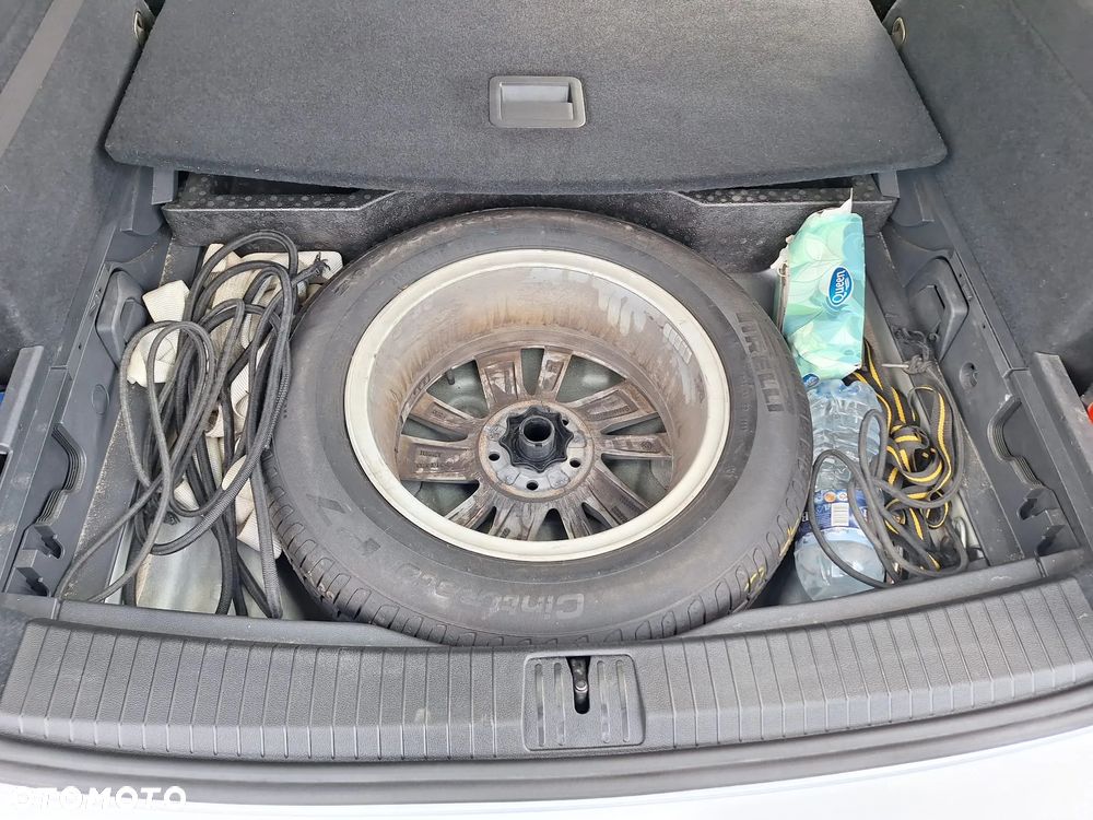 Volkswagen Touran - 10