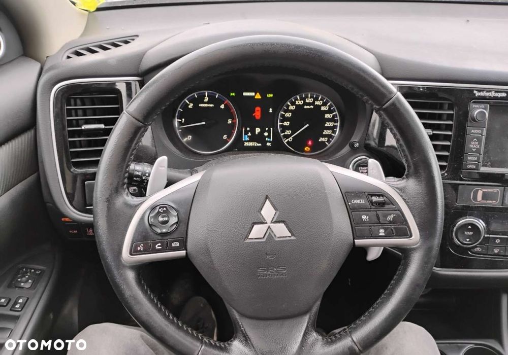 Mitsubishi Outlander - 13