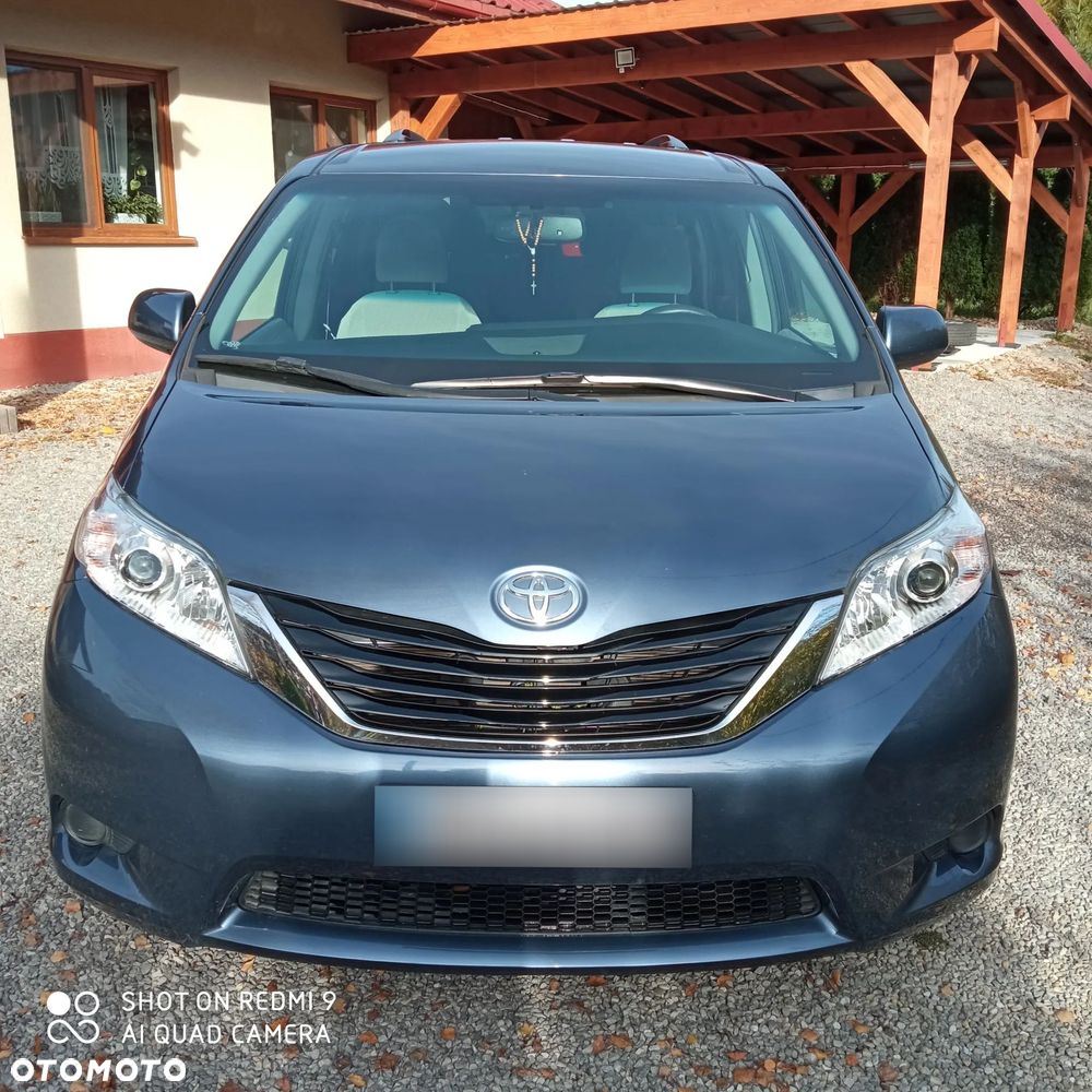 Toyota Sienna - 1