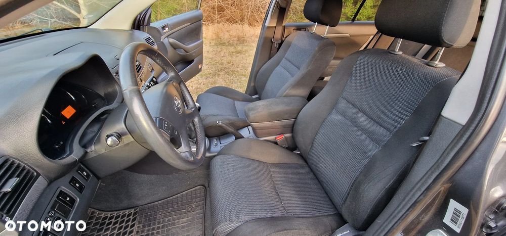 Toyota Avensis - 17