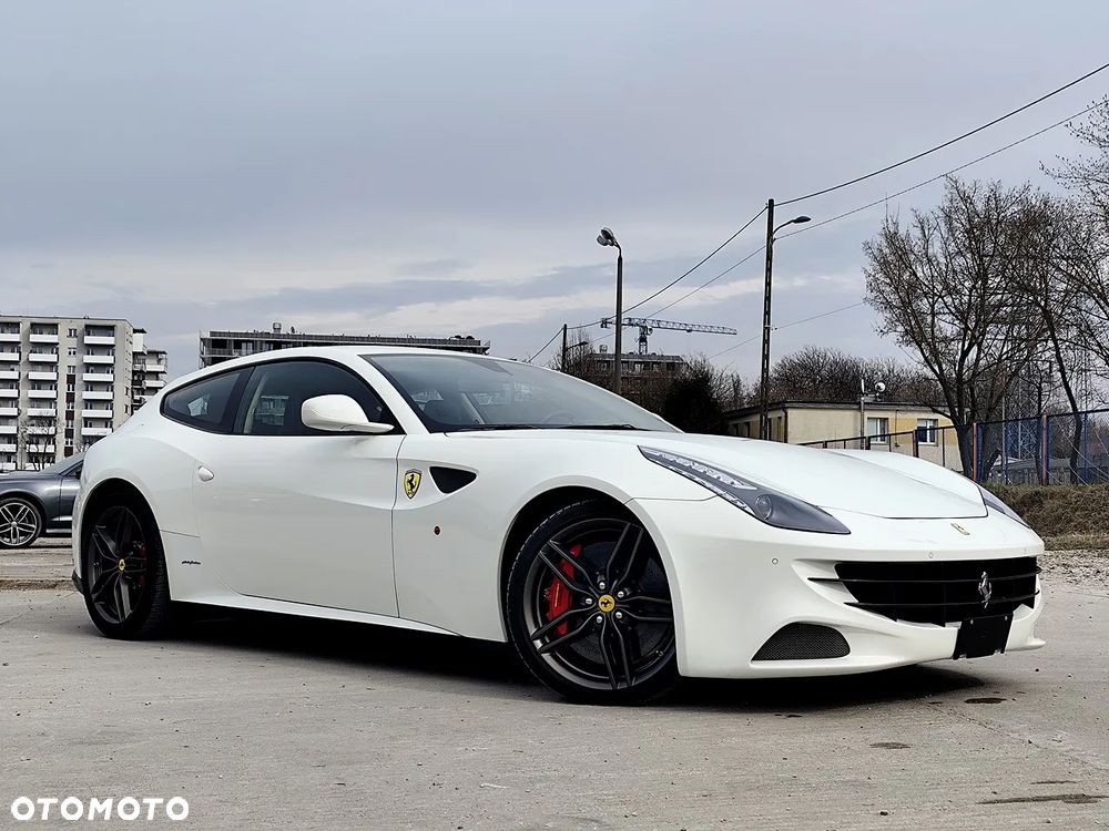 Ferrari FF - 6