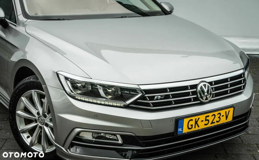 Volkswagen Passat 2.0 TDI (BlueMotion Technology) Highline - 33