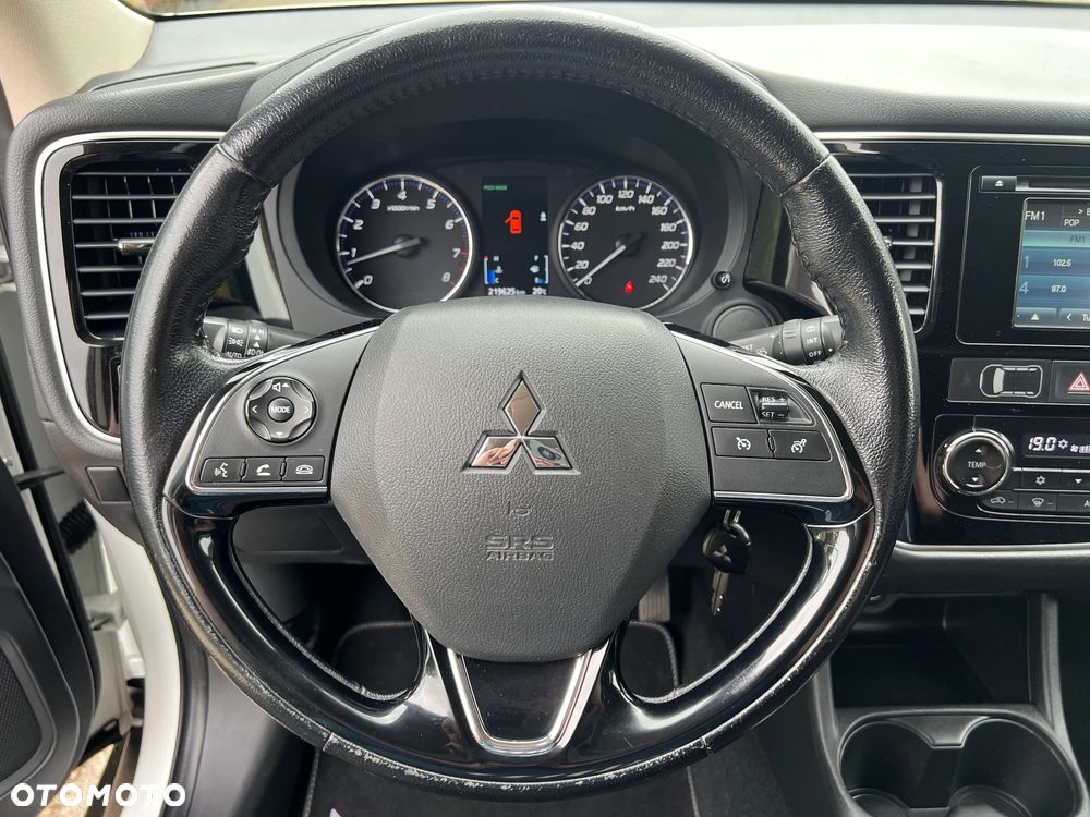 Mitsubishi Outlander - 22