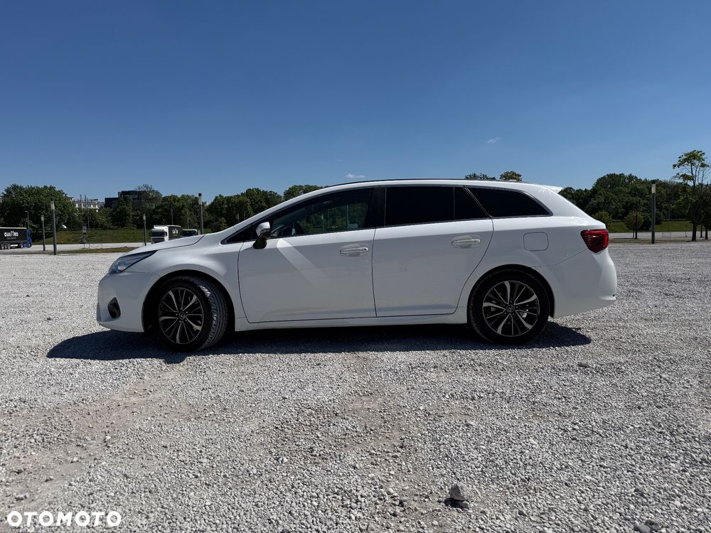 Toyota Avensis 2.0 D-4D Premium - 8