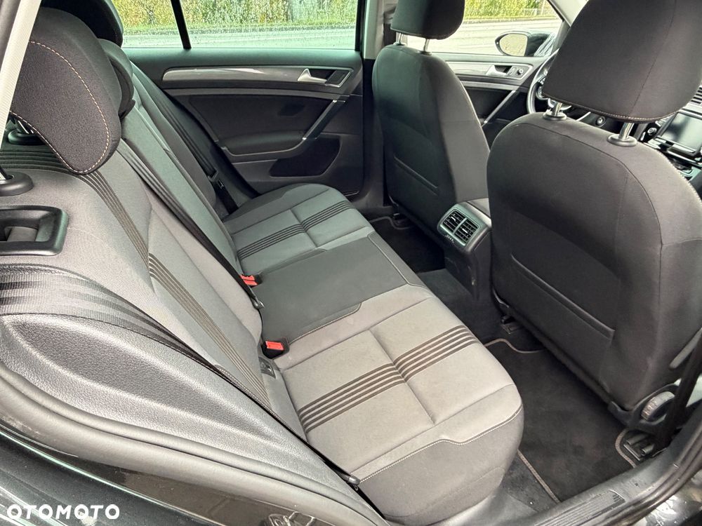 Volkswagen Golf - 25