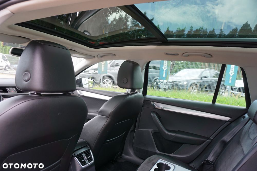 Skoda Octavia Combi 2.0 TDI DSG Premium Edition - 13
