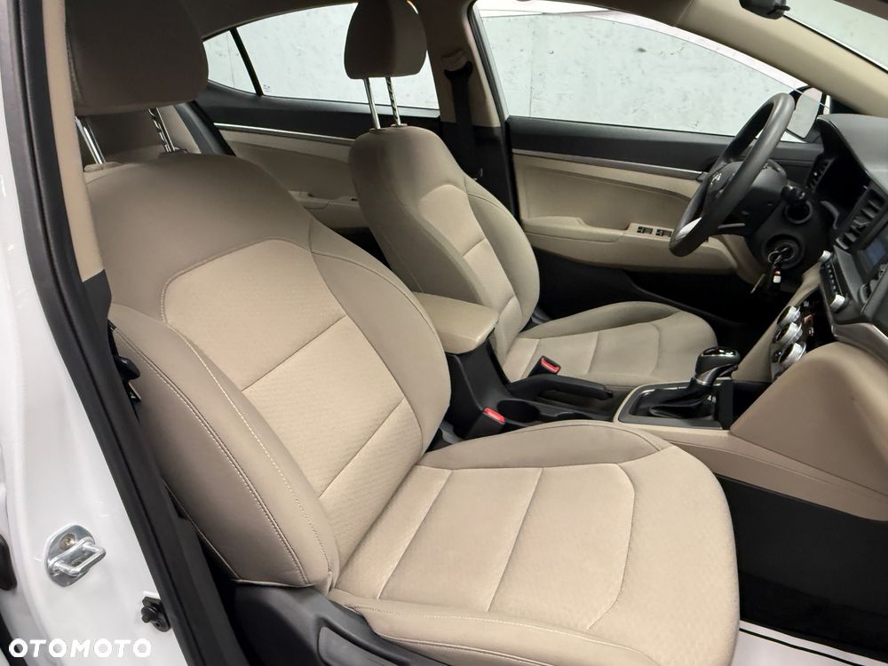 Hyundai Elantra - 10