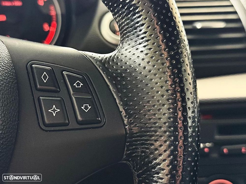 BMW 118 d Pack M - 28