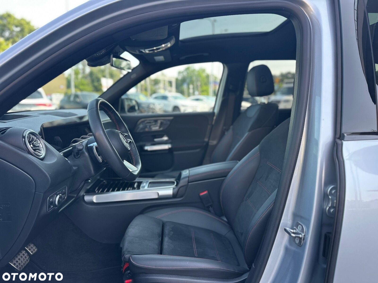 Mercedes-Benz GLB - 14