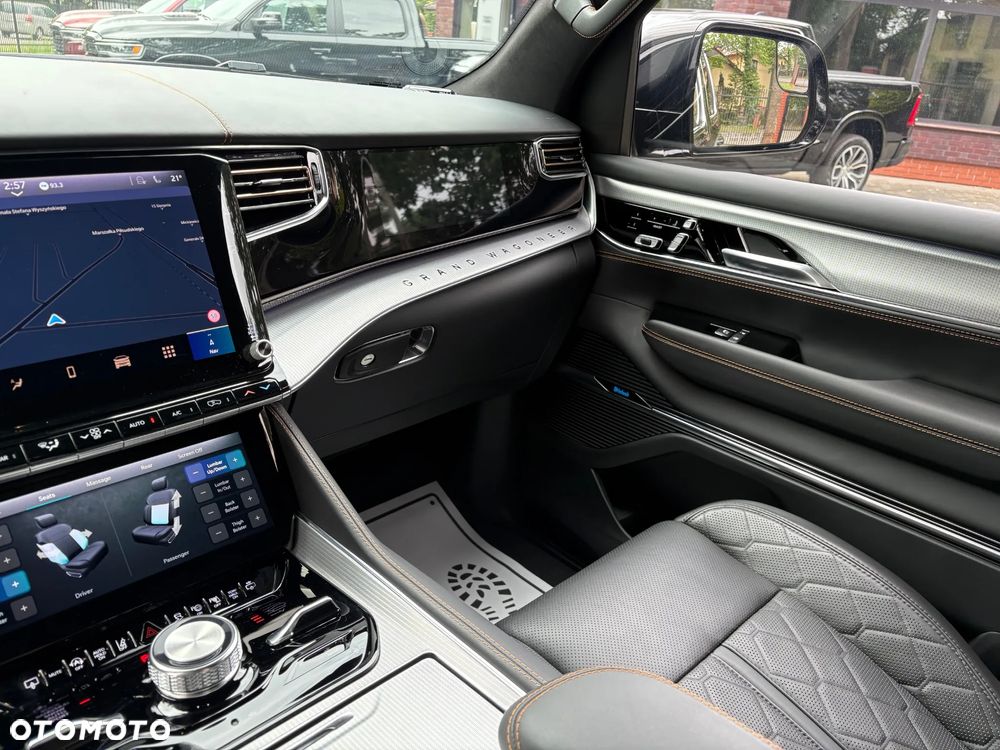 Jeep Grand Wagoneer - 28