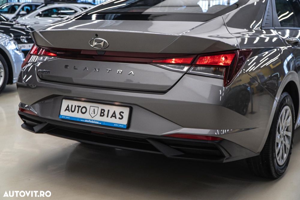 Hyundai Elantra 1.6 l 123 CP CVT Exclusive - 14