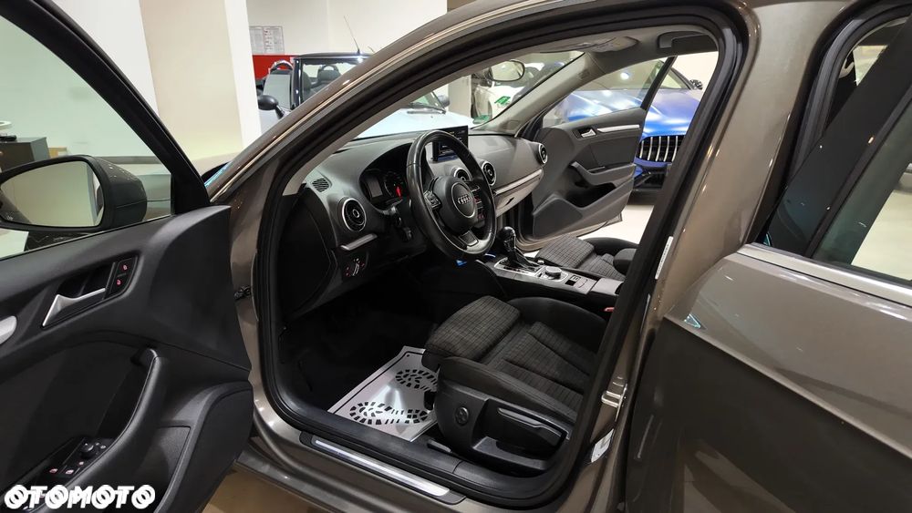 Audi A3 Sportback 1.6 TDI S tronic Ambiente - 25