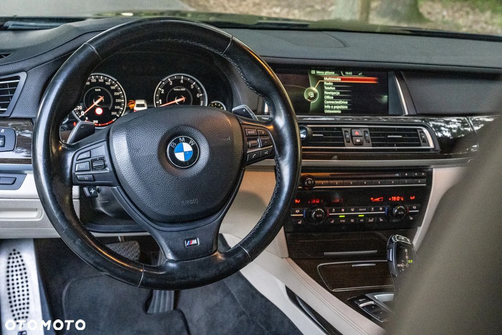 BMW Seria 7 740Li Edition Exclusive - 12