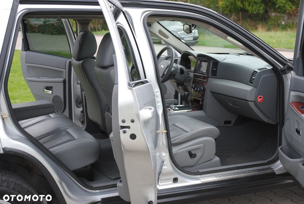 Jeep Grand Cherokee - 21