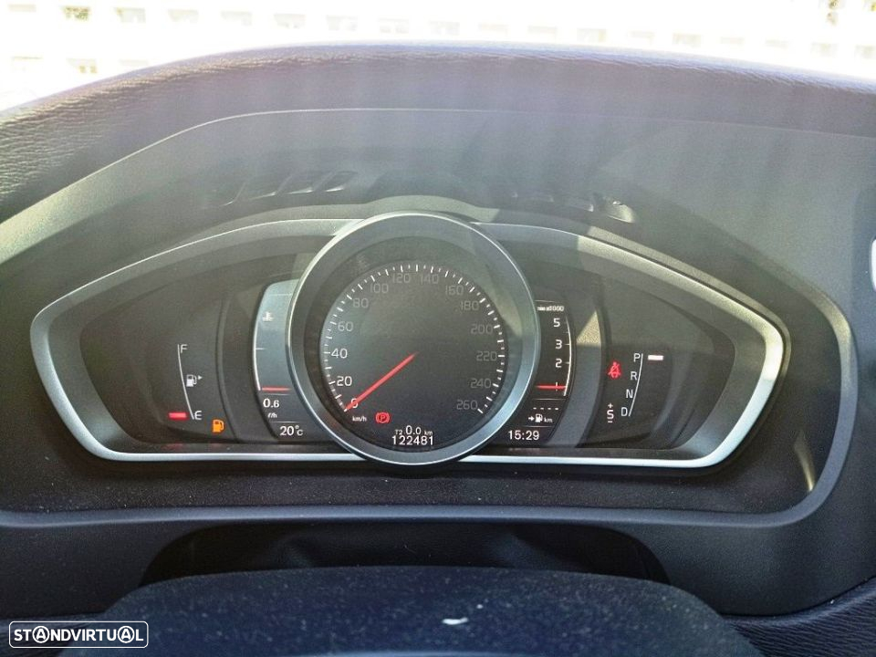 Volvo V40 2.0 D2 Momentum Geartronic - 18