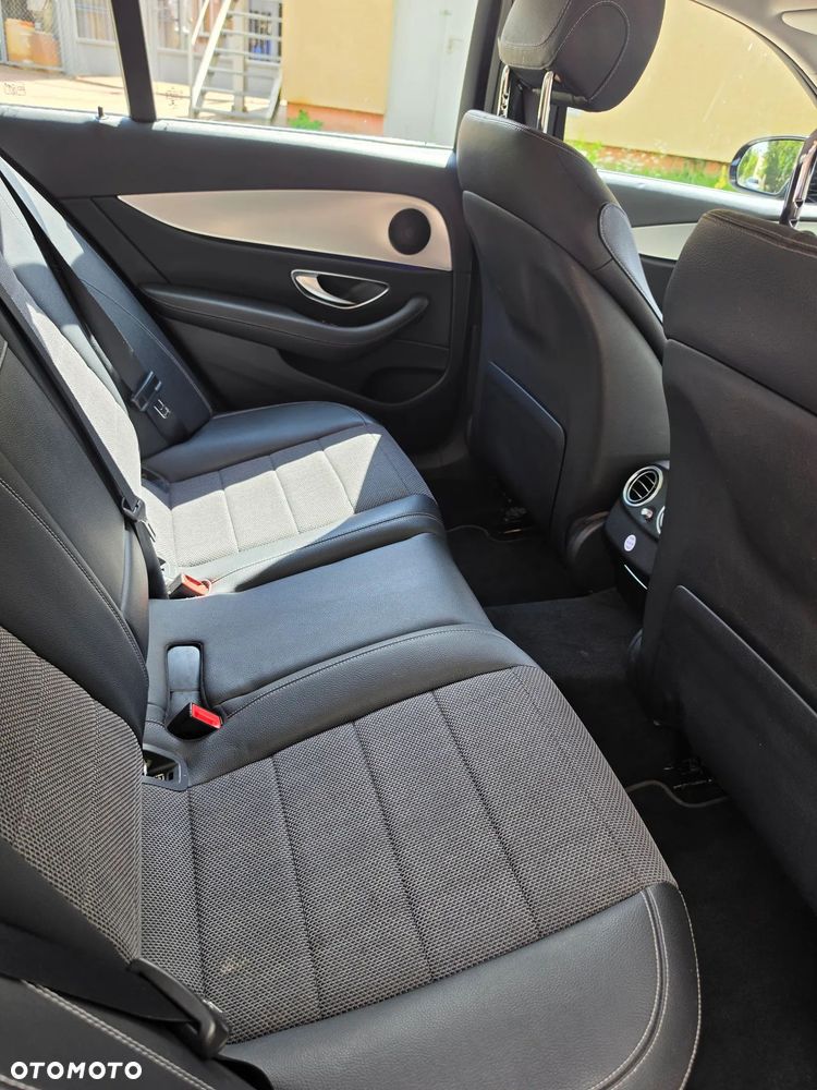 Mercedes-Benz Klasa E 220 d 4-Matic - 14