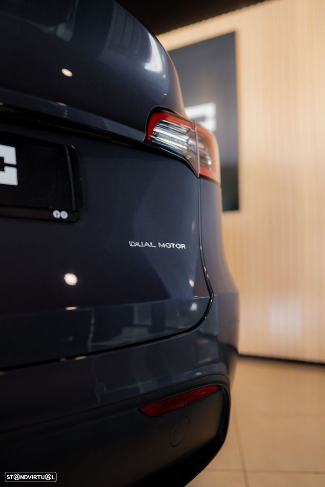 Tesla Model Y Long Range Dual Motor AWD - 17