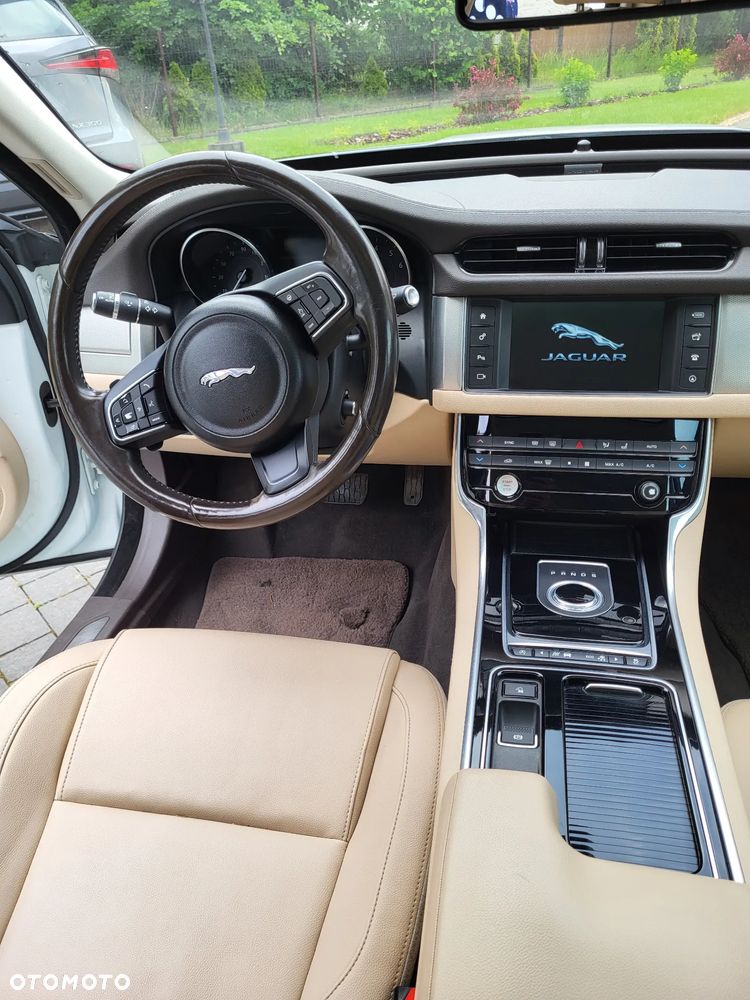 Jaguar XF 3.0 V6 Prestige - 7