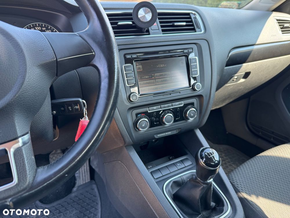 Volkswagen Jetta 1.6 TDI Trendline - 10