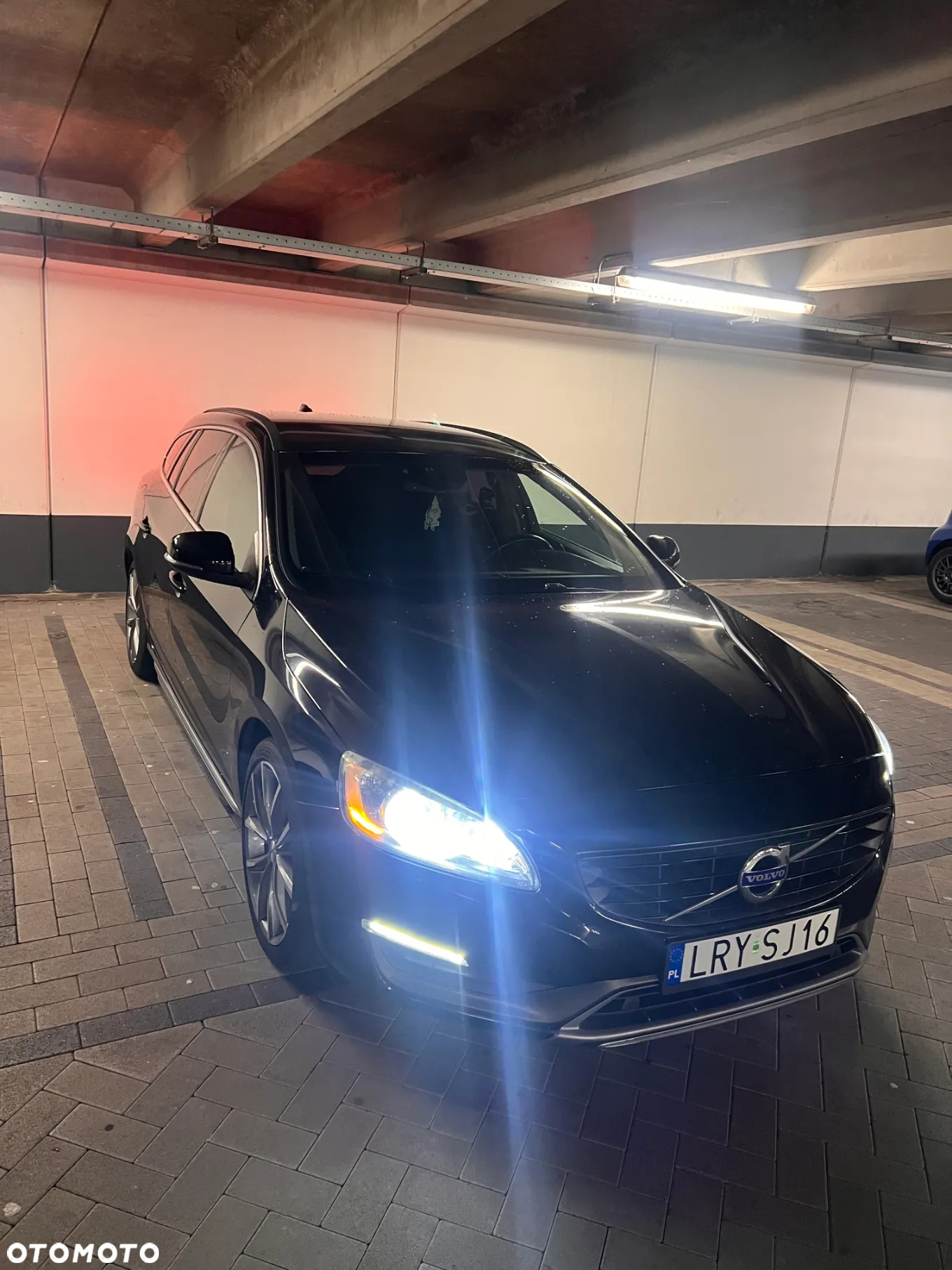 Volvo V60 D4 Drive-E Momentum - 20