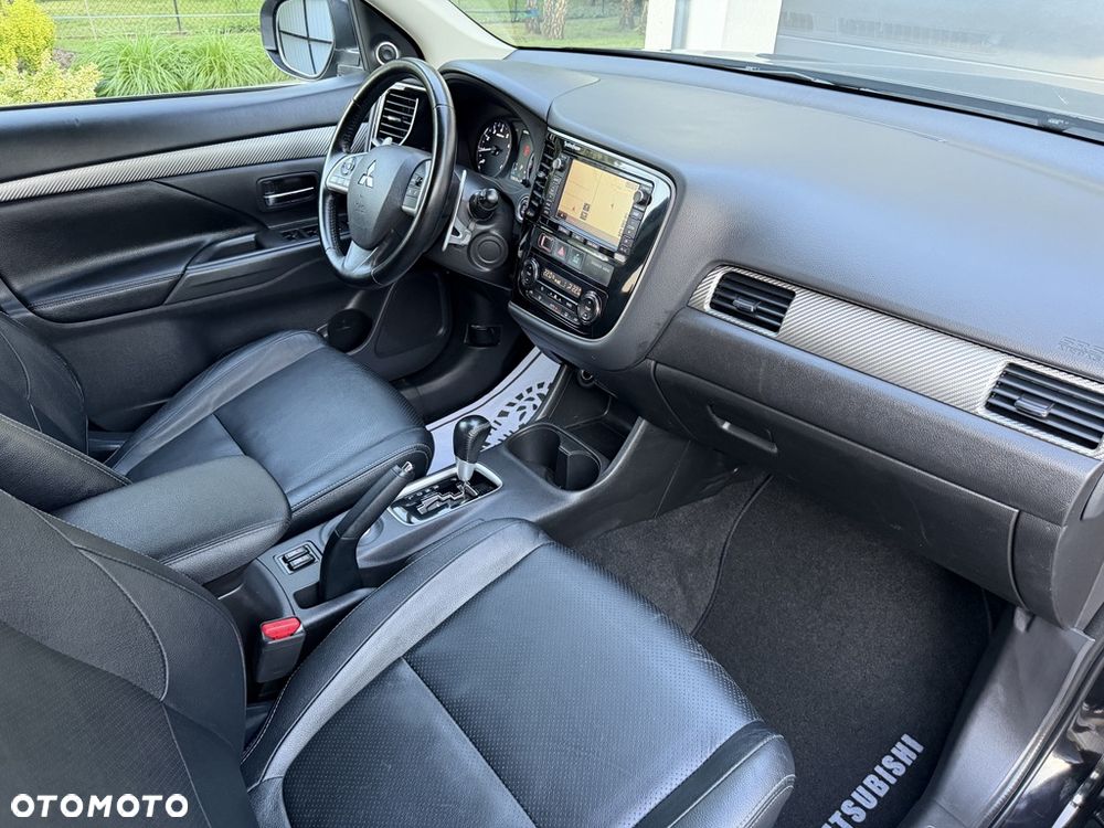 Mitsubishi Outlander 2.0 4WD CVT Diamant+ - 25