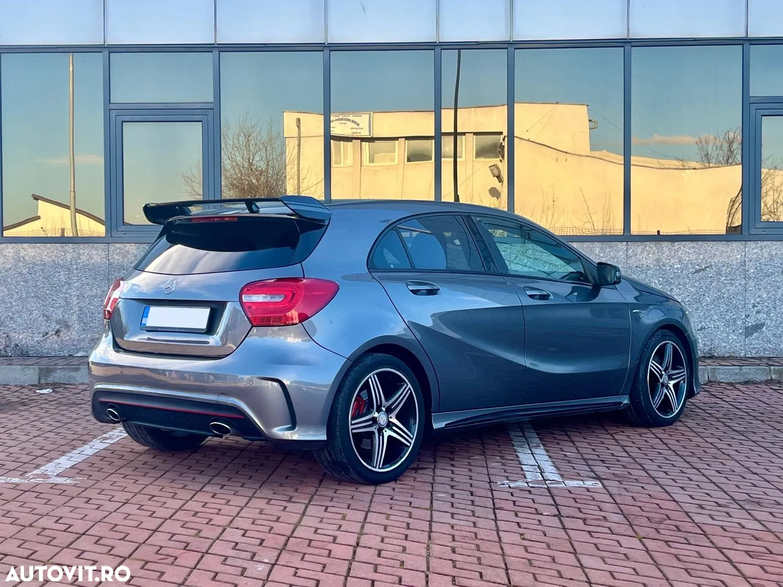 Mercedes-Benz A - 4