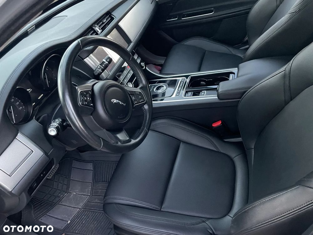 Jaguar XF 2.0 P250 SE - 19
