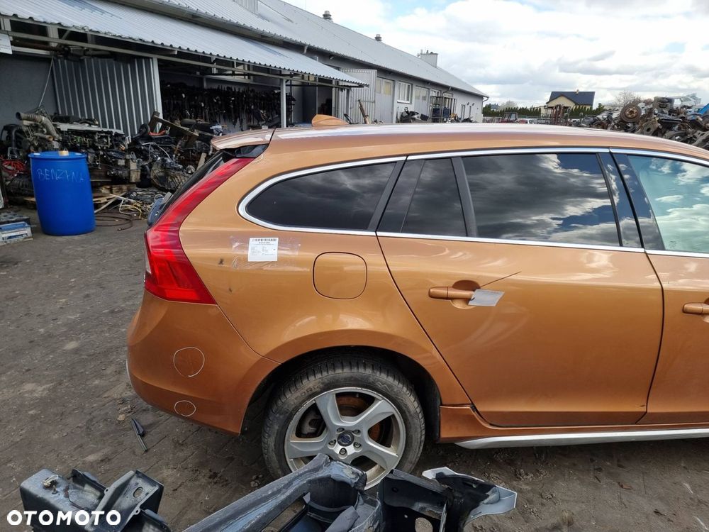 ĆWIARTKA BŁOTNIK PRAWY TYŁ VOLVO V60 704 VIBRANT COPPER - 1