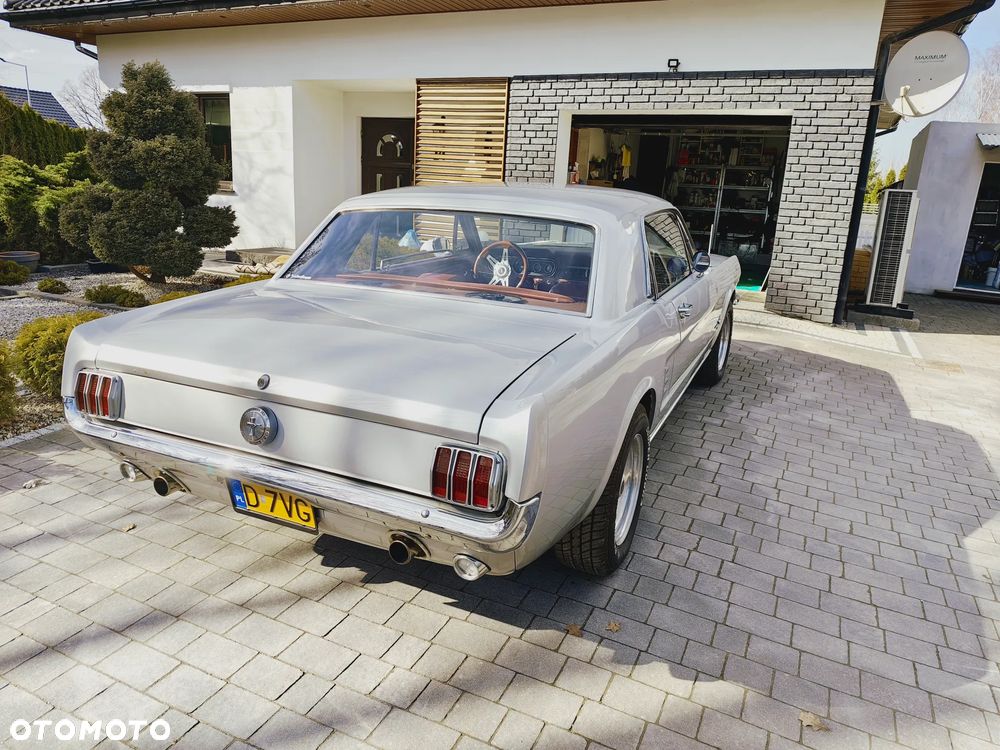 Ford Mustang - 5
