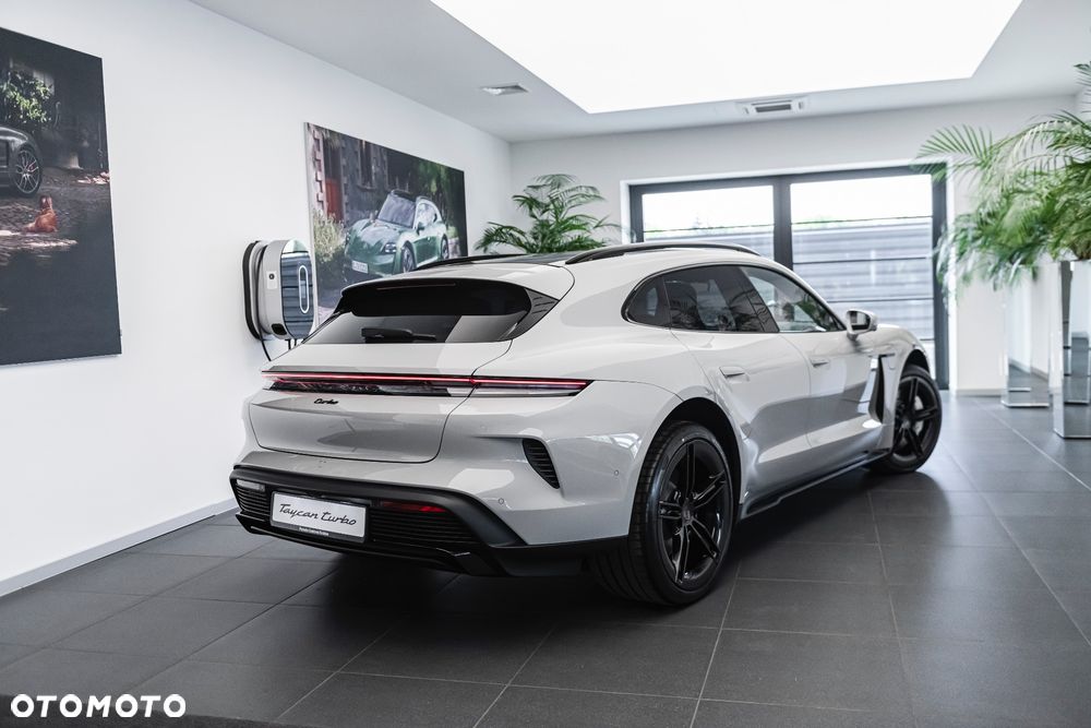 Porsche Taycan - 11